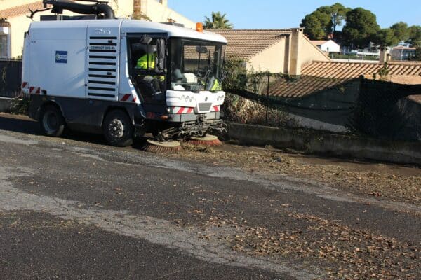 agglo hérault méditerranée terrain espaces verts pézenas desherbage nettoyage propreté voirie