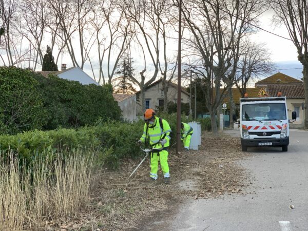 Agglo Hérault Méditerranée intervention espaces verts agents terrain tourbes nettoiement fossé eau pluie évacuation feuilles