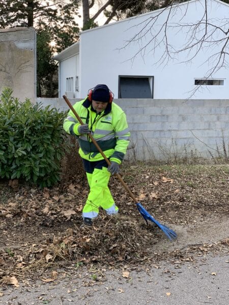 Agglo Hérault Méditerranée intervention espaces verts agents terrain tourbes nettoiement fossé eau pluie évacuation feuilles