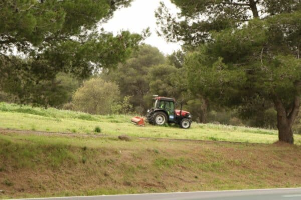 Agglo Hérault Méditerranée espaces verts taille entretien agde cap d'agde tondeuse
