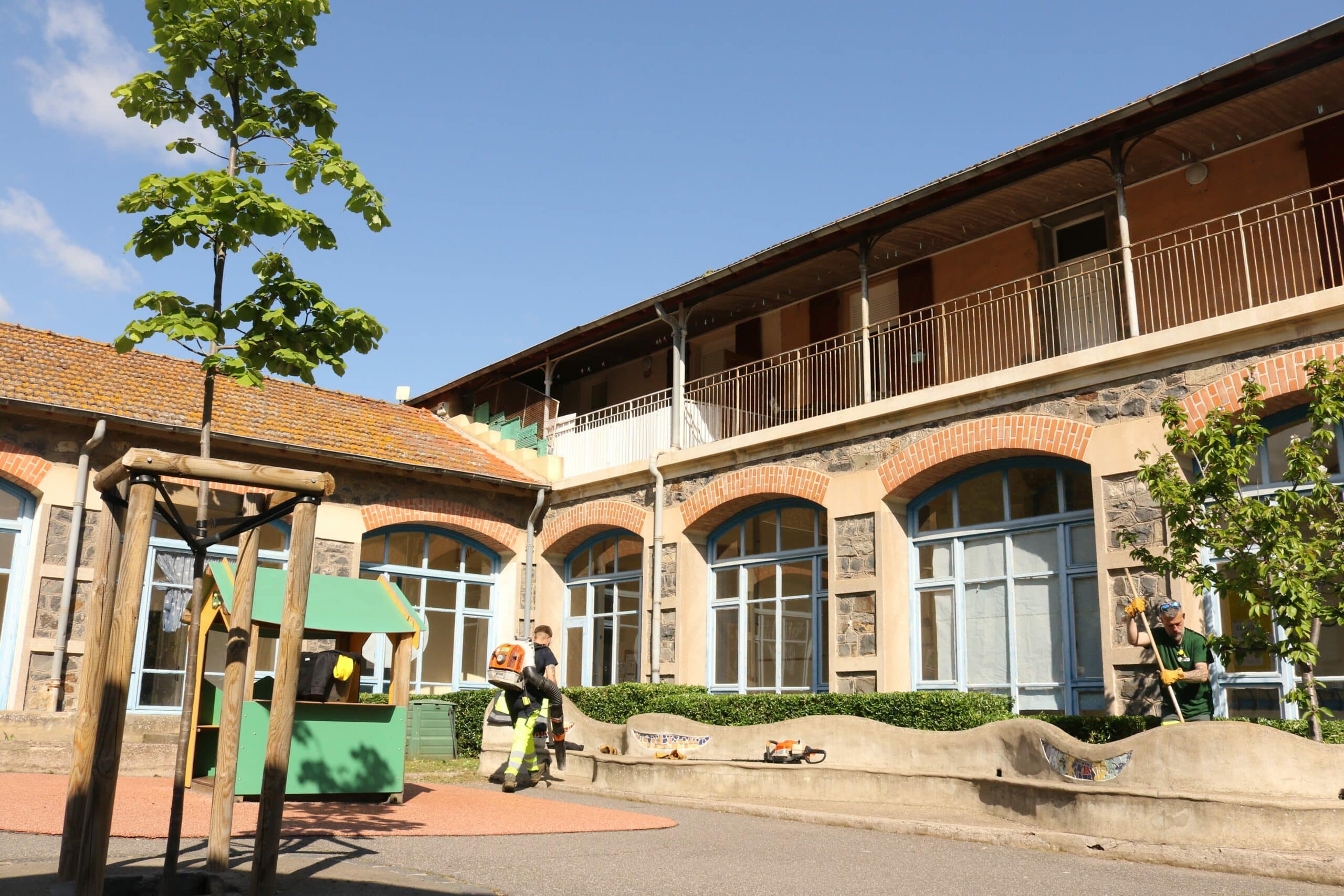 Agglo Hérault Méditerranée espaces verts taille entretien école saint thibéry
